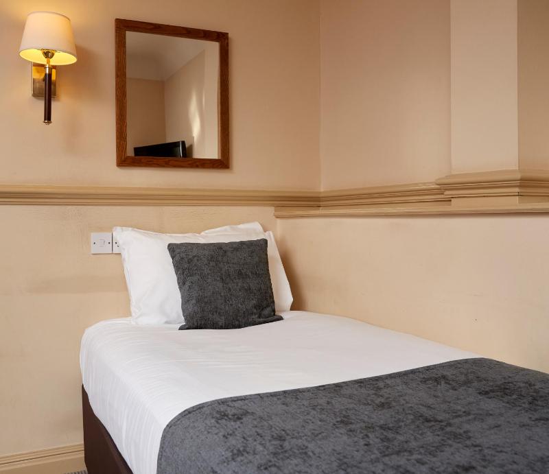 Twin Room image 1