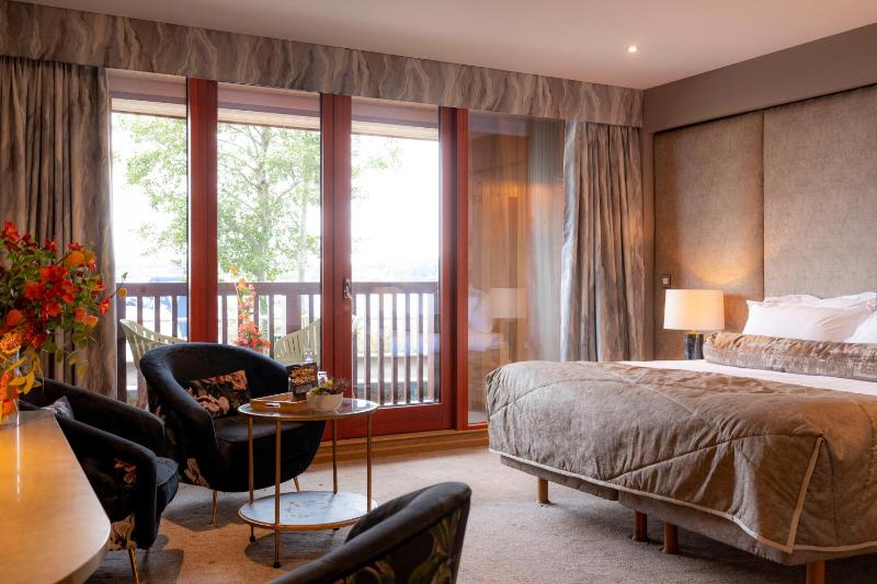 Lake View Double Room image 3