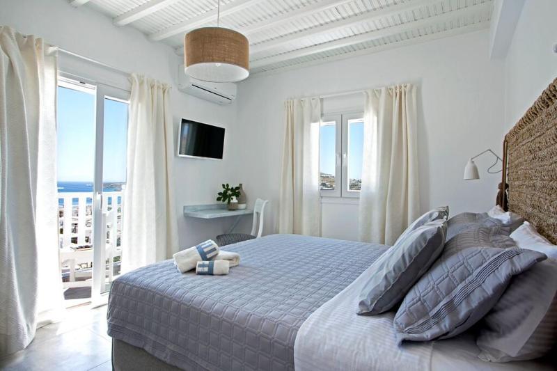 Amperian Mykonos Suites & Villas - image 3