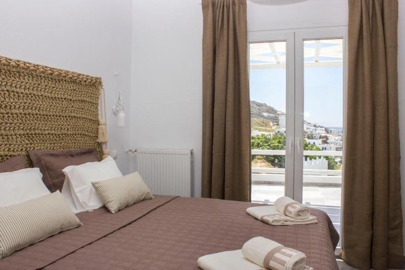 Amperian Mykonos Suites & Villas - image 6