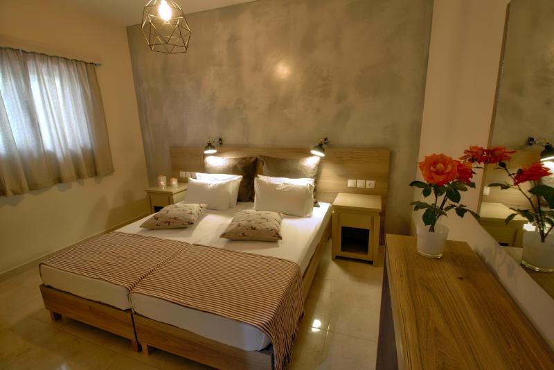 Triple Room with Pool View image 1