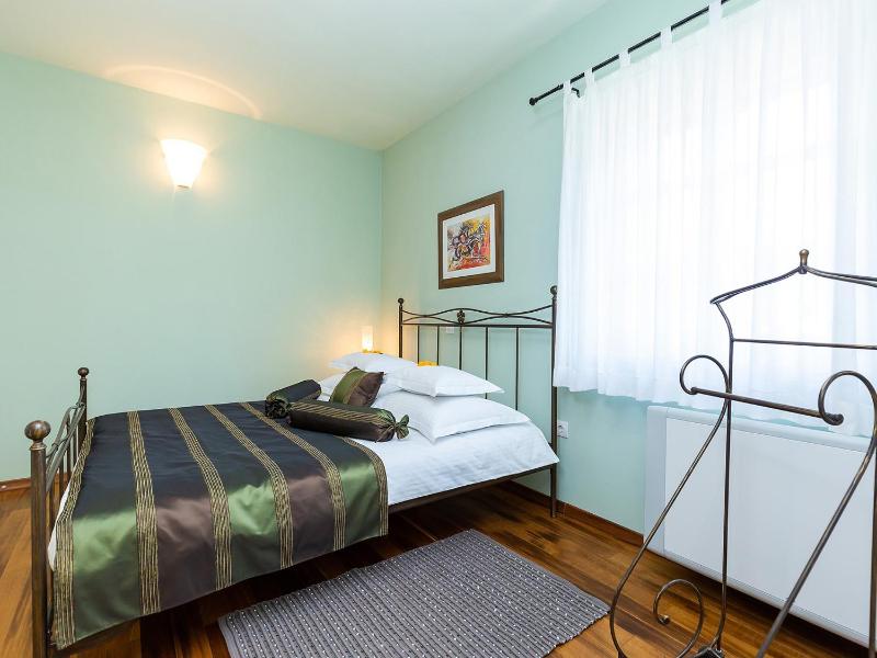 Villa Salvea with heated pool - image 21