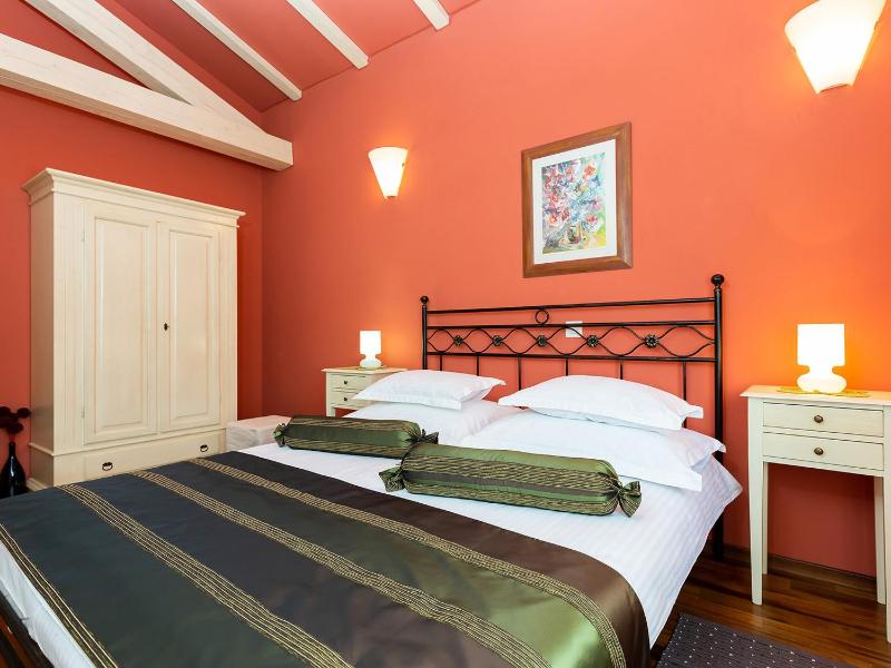 Villa Salvea with heated pool - image 2