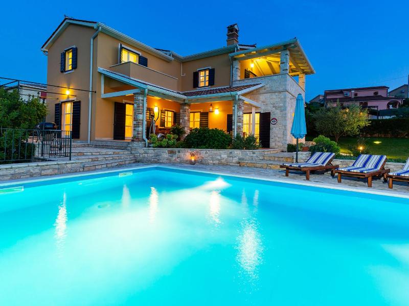 Villa Salvea with heated pool - image 40