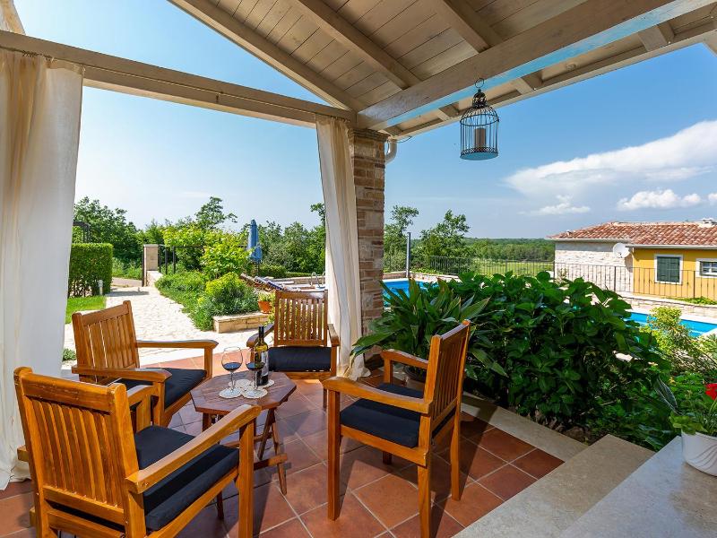 Villa Salvea with heated pool - image 25