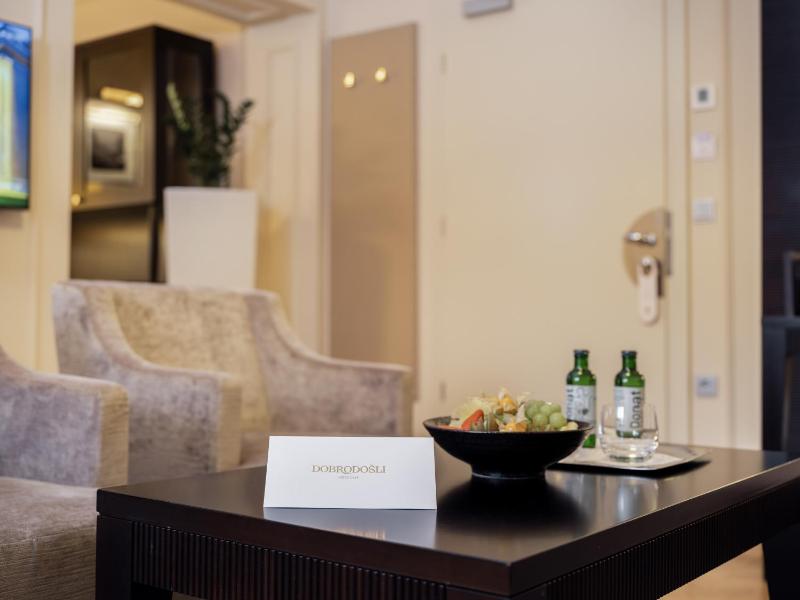 Royal Suite with Park View image 4