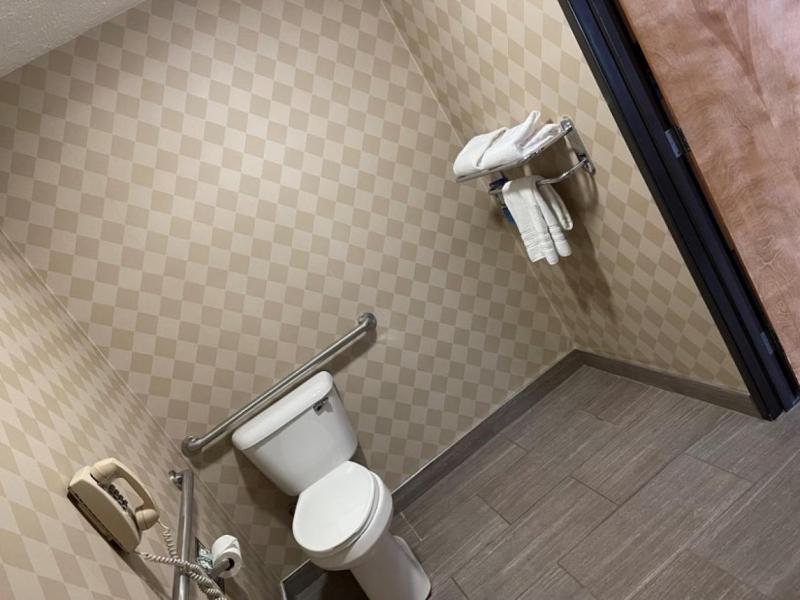 Queen Room - Disability Access/Non-Smoking image 4
