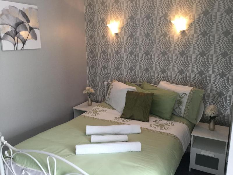 Deluxe Double Room with Shower image 1