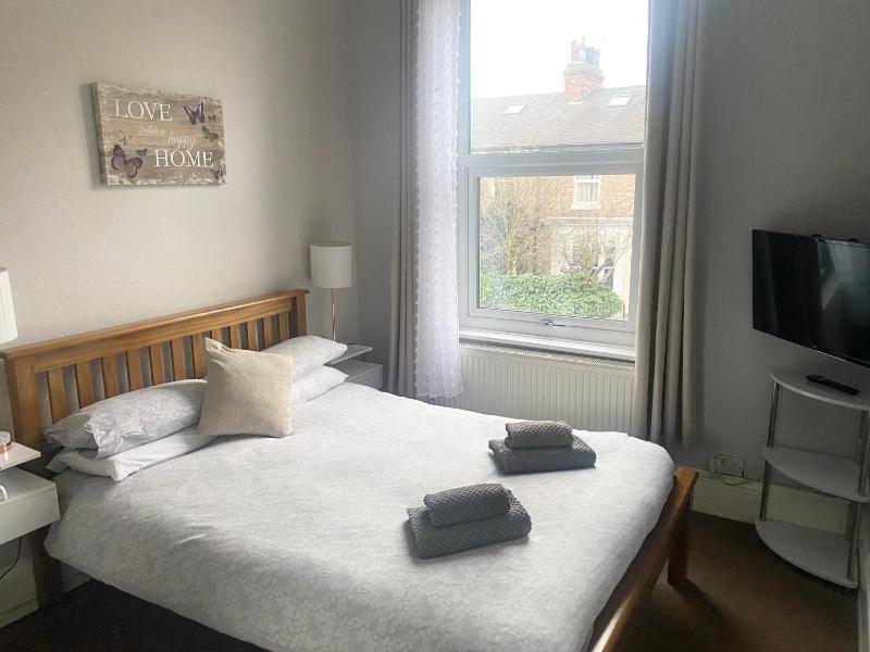 Double Room with Private External Bathroom image 1