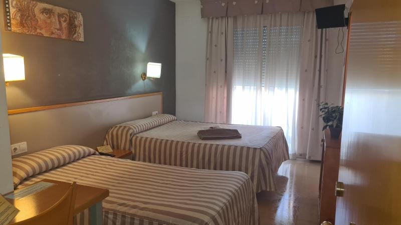Triple Room with Balcony image 4