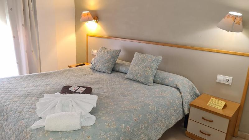 King Room with Balcony image 1