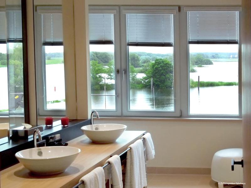 Suite with Harbour View image 2