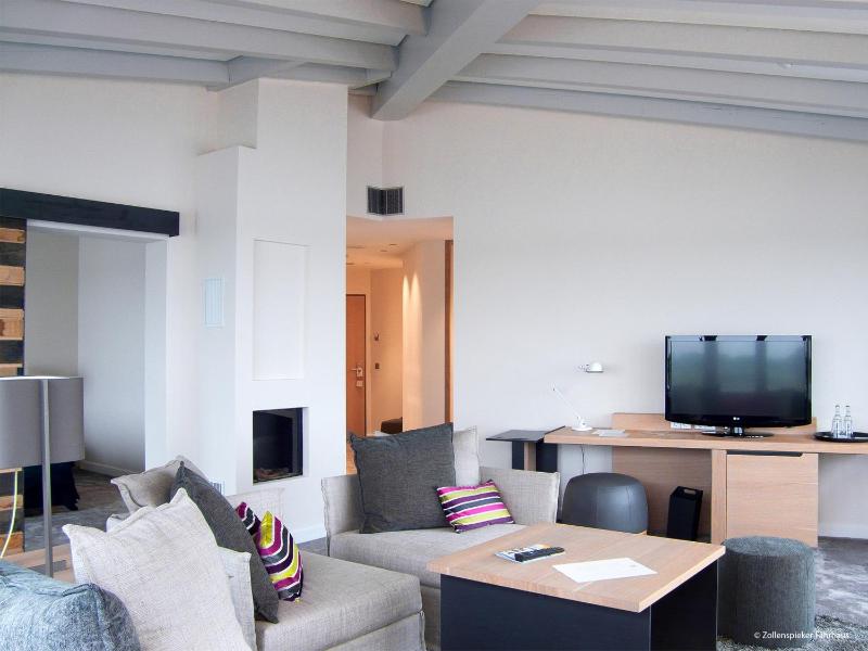 Suite with Harbour View image 3