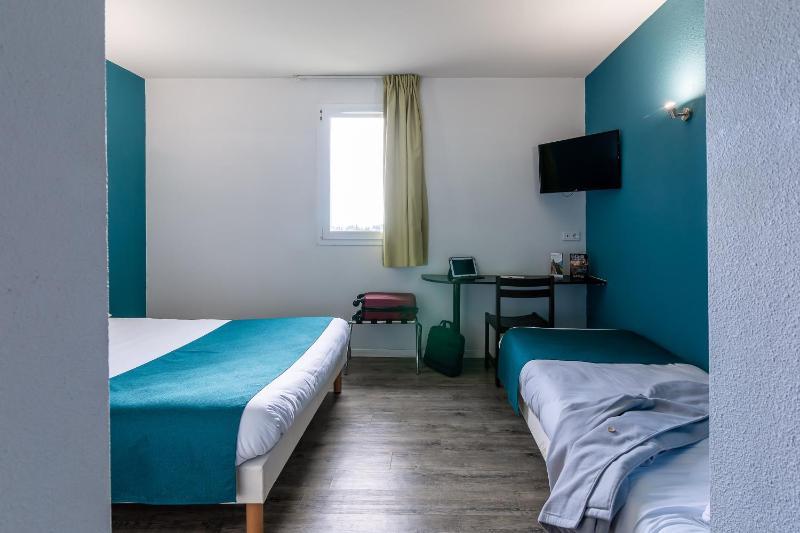 Triple Room without Air Conditioning image 4