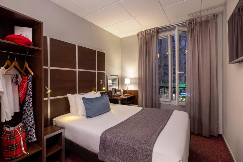 Classic Single Room with Street View image 1