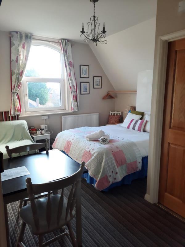 Deluxe King Room image 3