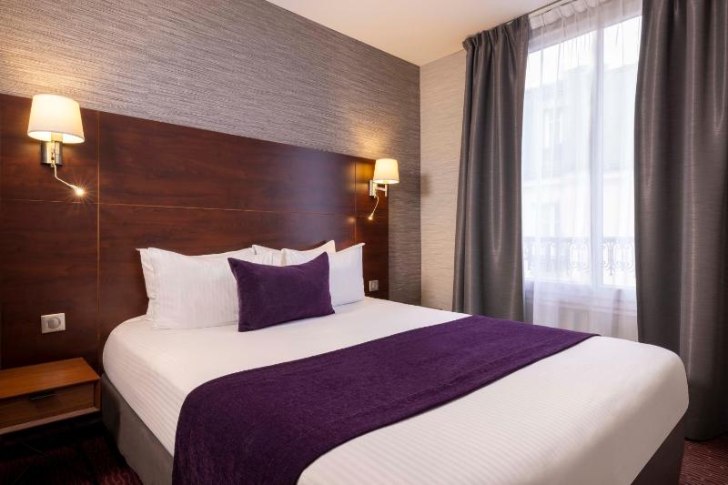 Superior Double Room with Courtyard View image 1