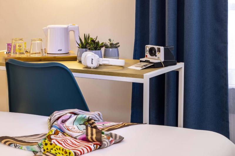 Standard Twin Room image 4