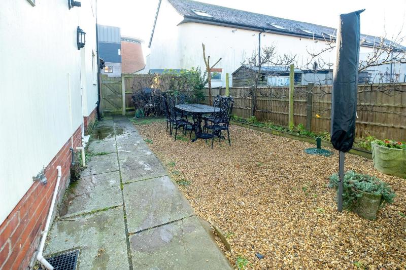 Gun Lodge - Aldeburgh Coastal Cottages - image 6