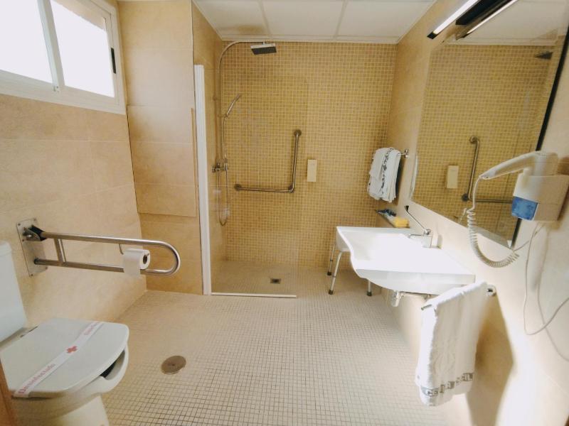 Superior Twin Room - Disability Access image 4