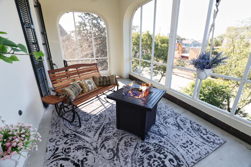 King Room with Balcony image 4