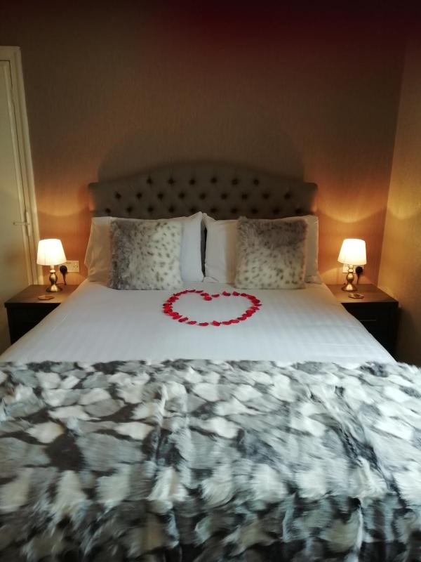 Double Room image 3