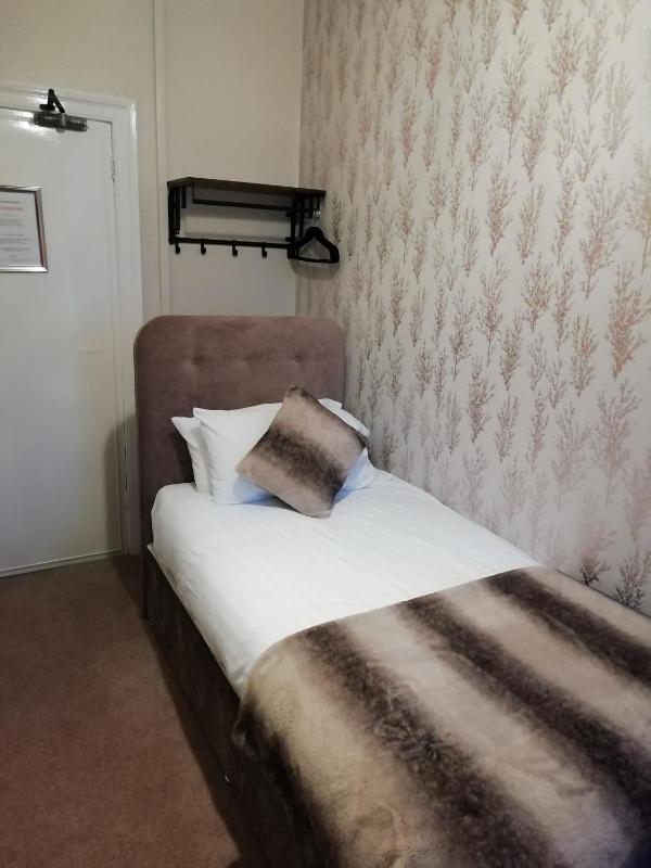 Single Room image 4