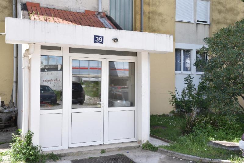 One-Bedroom Apartment image 3