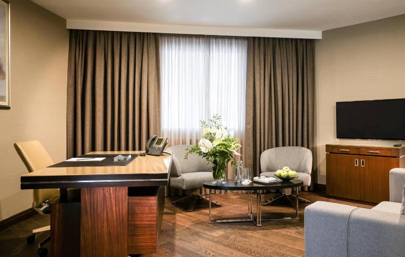 Executive Suite image 3