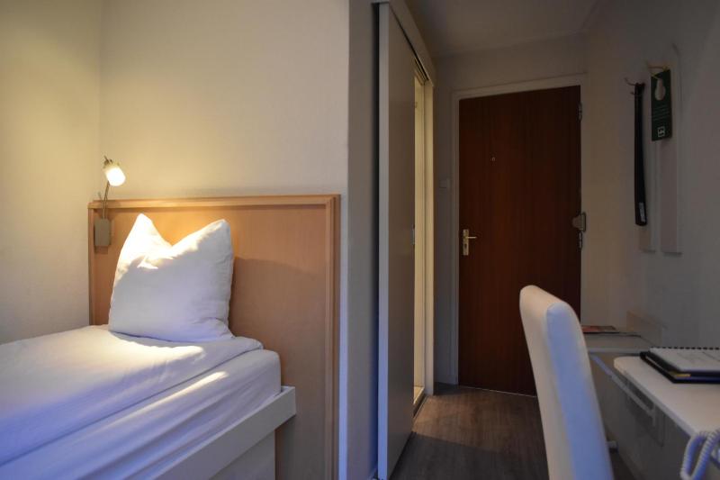 Single Room image 1