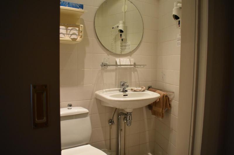 Single Room image 4