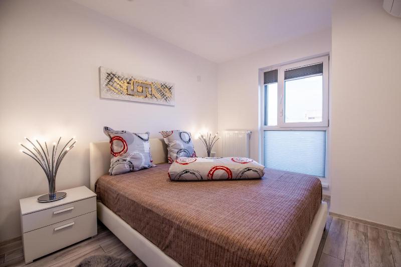 One-Bedroom Apartment image 1