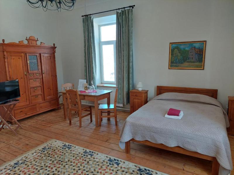 Twin Room image 3