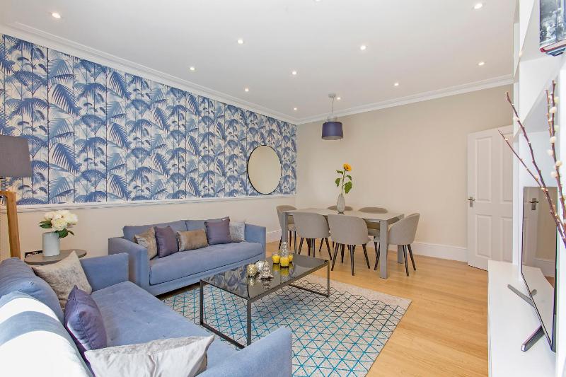 Deluxe Two Bedroom Apartment image 3