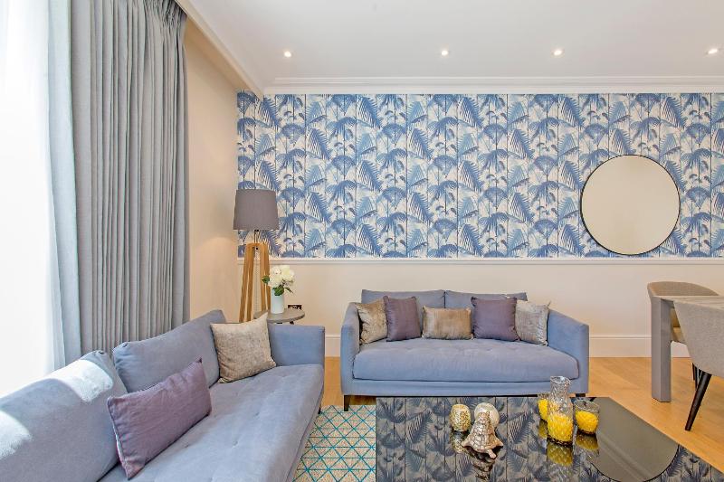 Deluxe Two Bedroom Apartment image 4