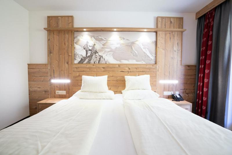 Suite with Balcony and View image 1
