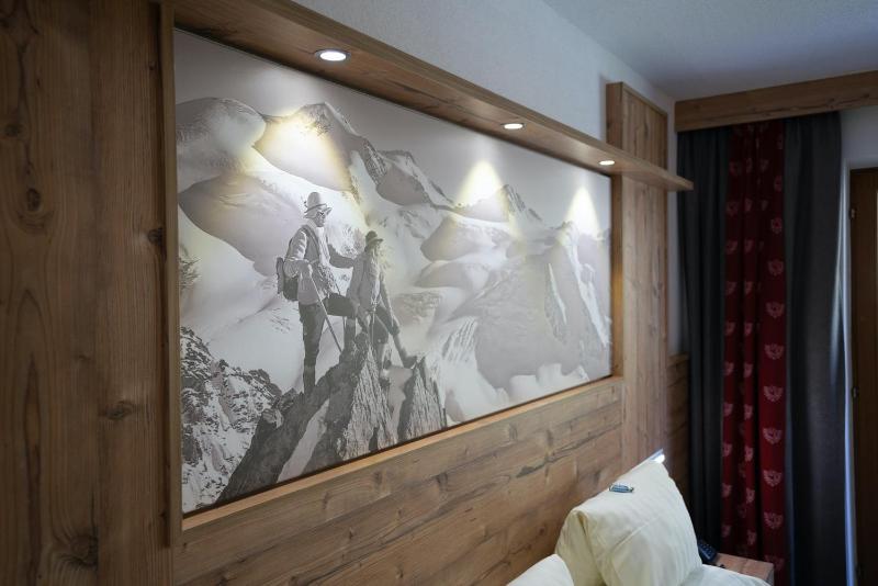 Suite with Balcony and View image 4