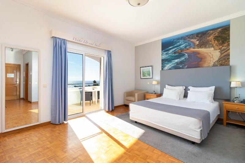 Double or Twin Room with Sea View image 1