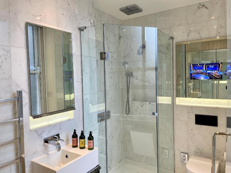 Superior King Room image 2