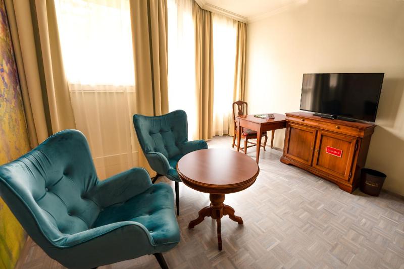 Double Room image 3