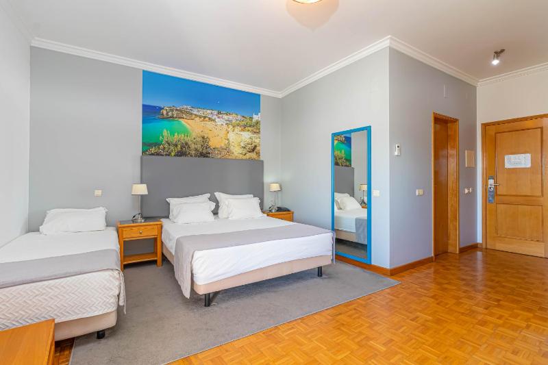Double Room with Extra Bed image 4