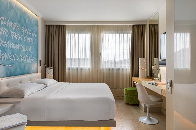 Superior Double Room image 1
