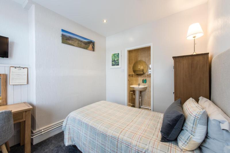 Single Room image 4