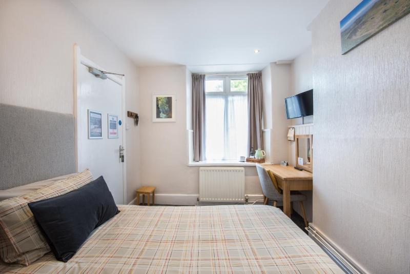 Single Room image 2