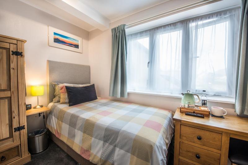 Single Room image 3