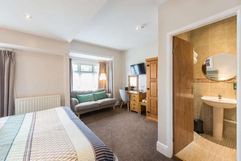 Large Double Room image 2