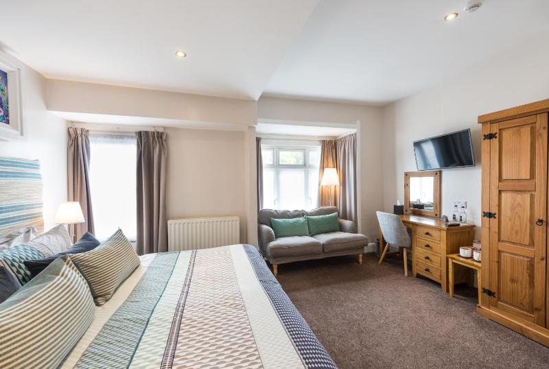 Large Double Room image 3