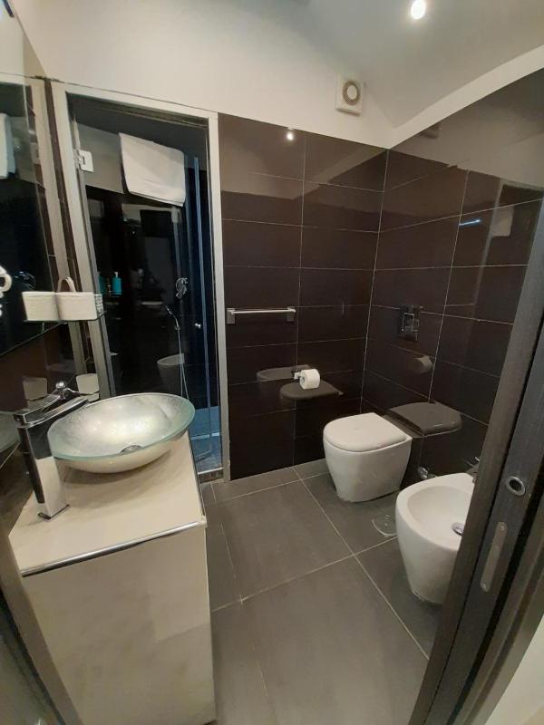 Deluxe Double Room image 3