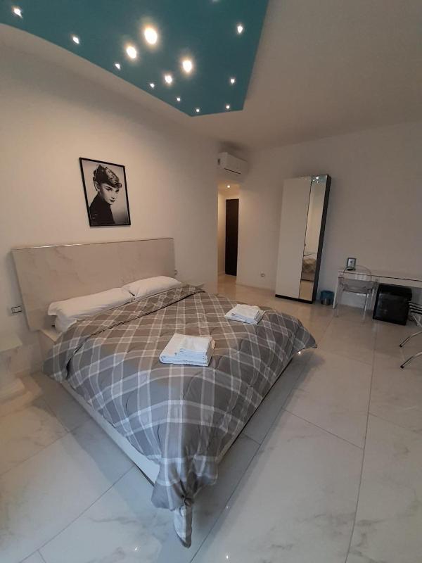 Deluxe Double Room image 2