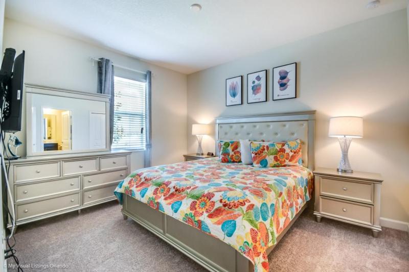 Ultimate Family Getaway Sleeps 26 Heated Pool & Entertainment - image 6